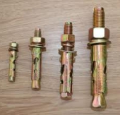 Tắc Kê Tường M16