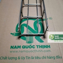 Máng Cáp Dạng Lưới Inox 100x50 Lắp Đặt Nhà Máy Thực Phẩm 
