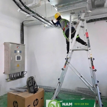 Kẹp Giữ Máng Lưới Trung Tâm Lắp Đặt Ra Sao Với Máng Điện Inox