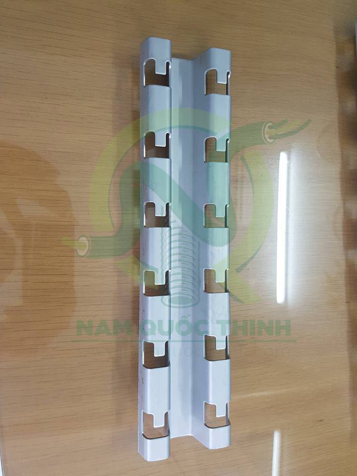 Gia do mang luoi inox hinh M 300 mm