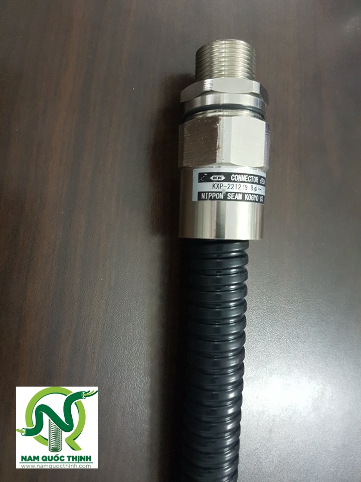 Đầu nối ống ruột gà thép bọc nhựa với hộp điện chống nổ