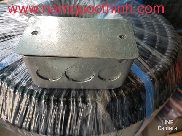 hộp công tắc âm tường