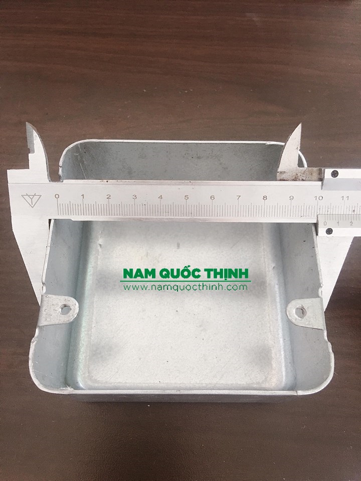 Hộp thép âm tường vuông không lỗ 100x100x54