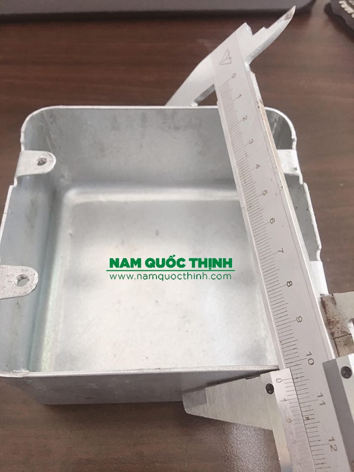 Hộp thép âm tường vuông không lỗ 100x100x54