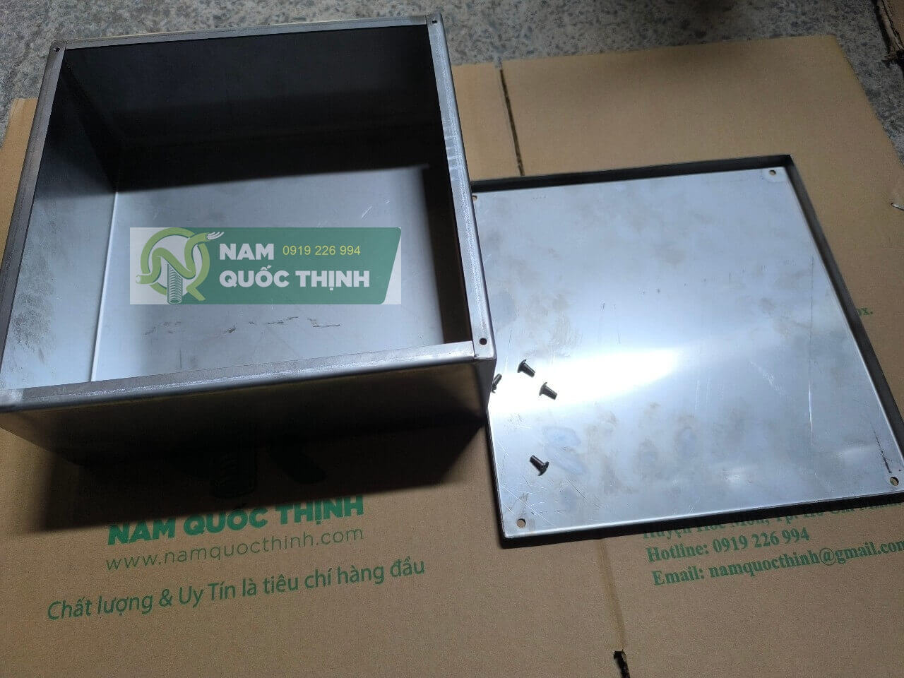 ben trong box thep inox 250x250x100m
