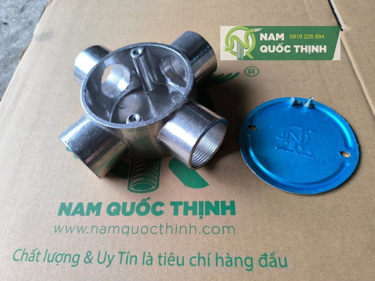 ben trong hop box 4 nga ong gi ren imc d42 mm