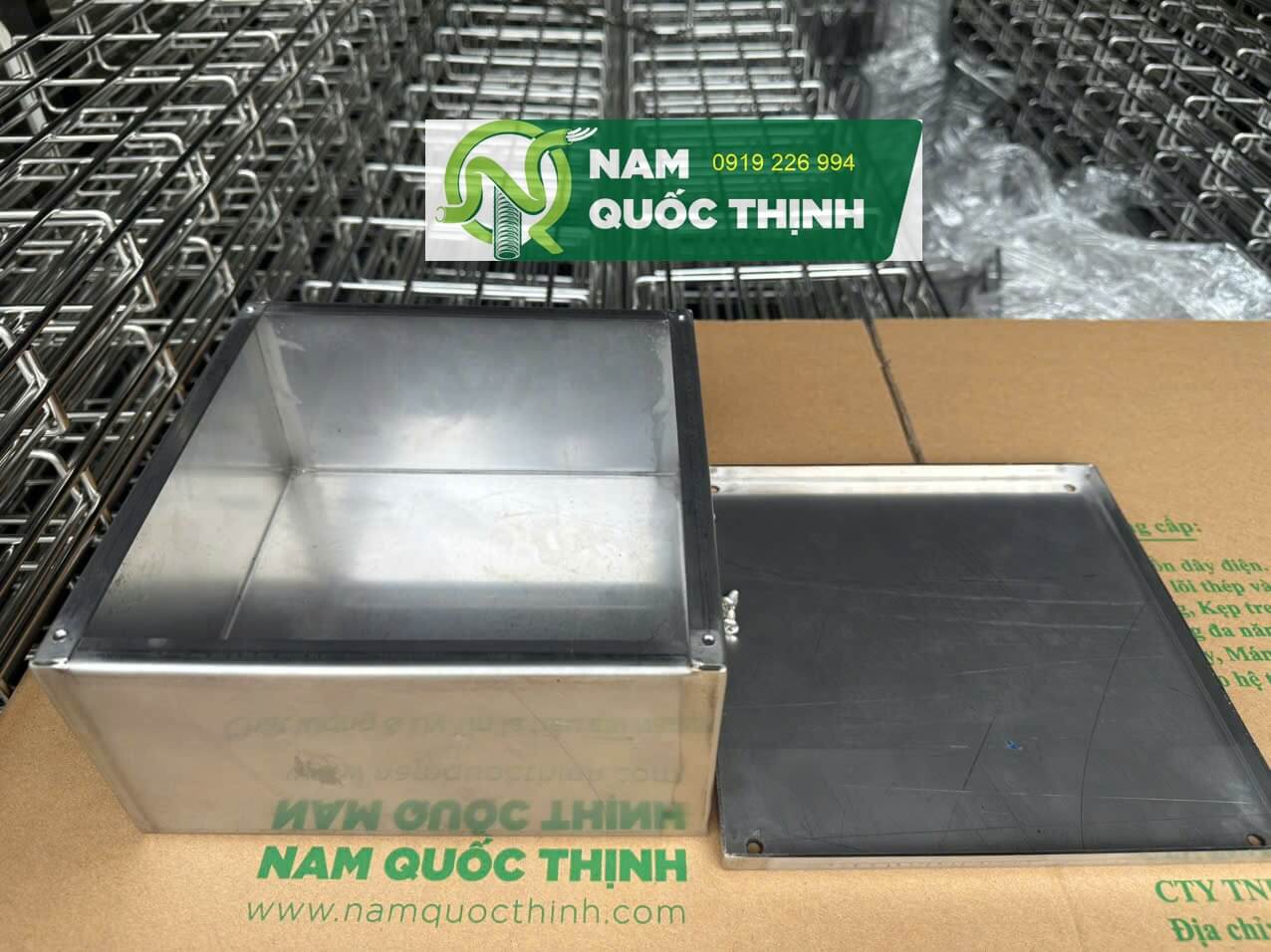 ben trong hop thep pullbox inox 304 w200xh200xd100x1.5 mm