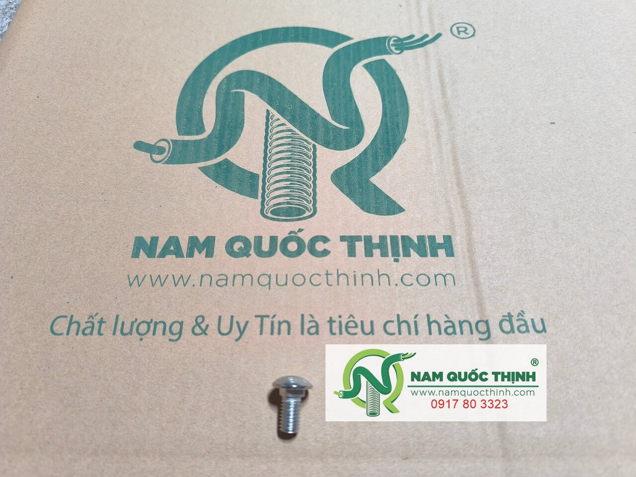 bulong dau tron co vuong inox 304 noi mang cap trunking
