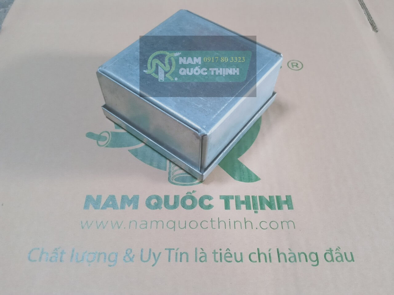 canh day hop thep pullbox ton kem 100x100x50 mm