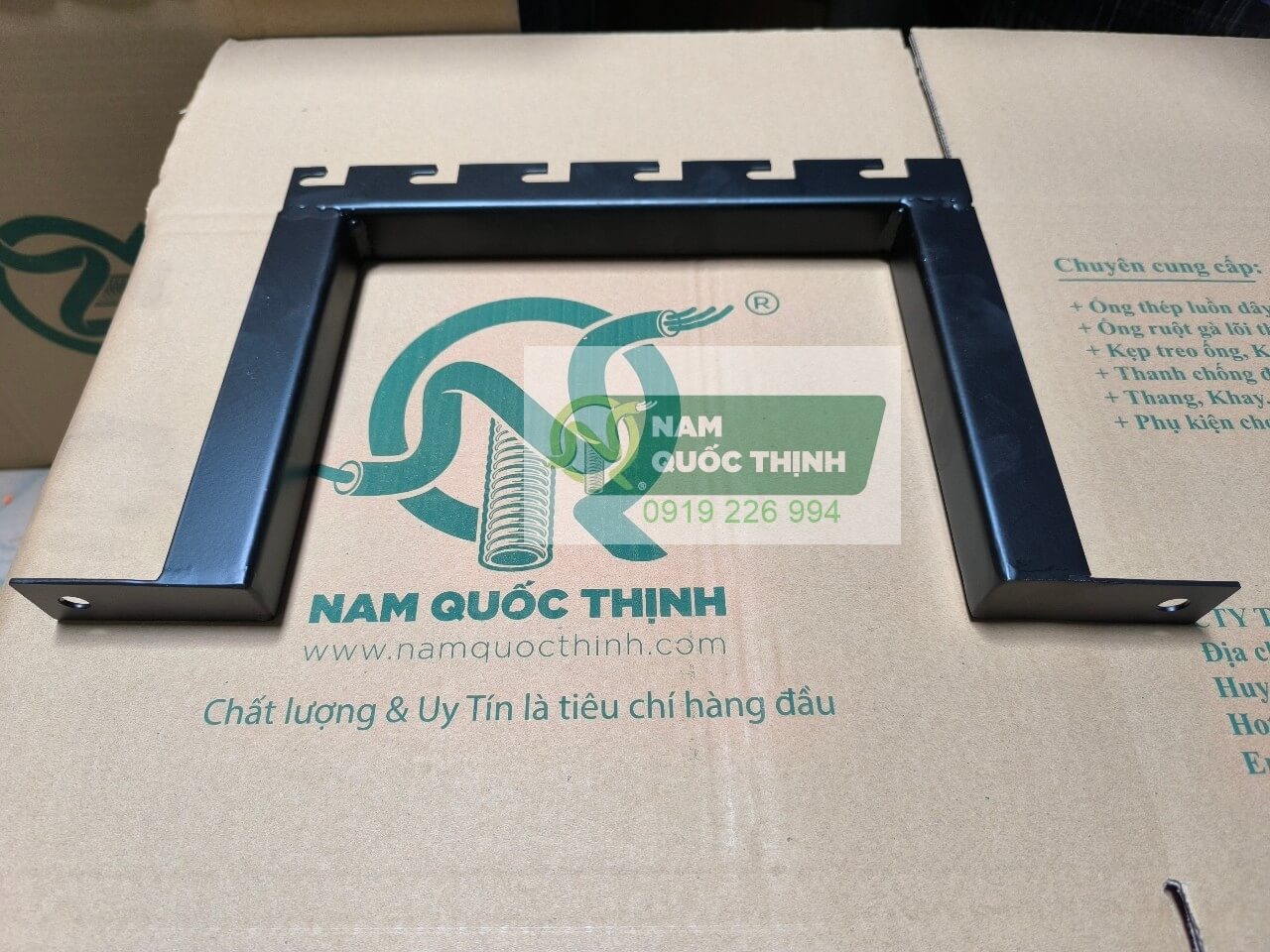 chan chong san mang cap dang luoi dien inox 300x50 mm
