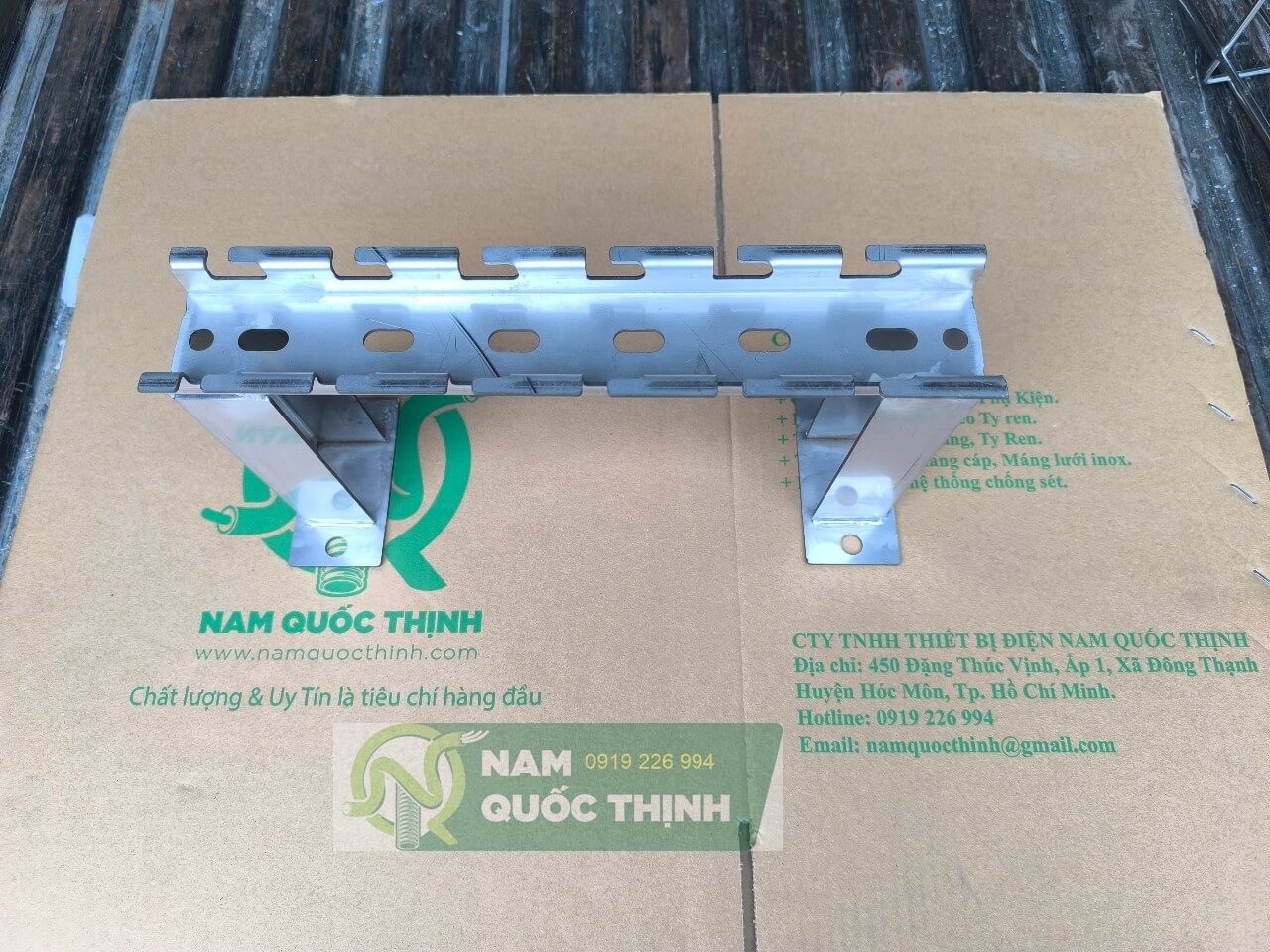 chan gia do bfs mang cap dang luoi inox 300x100 mm