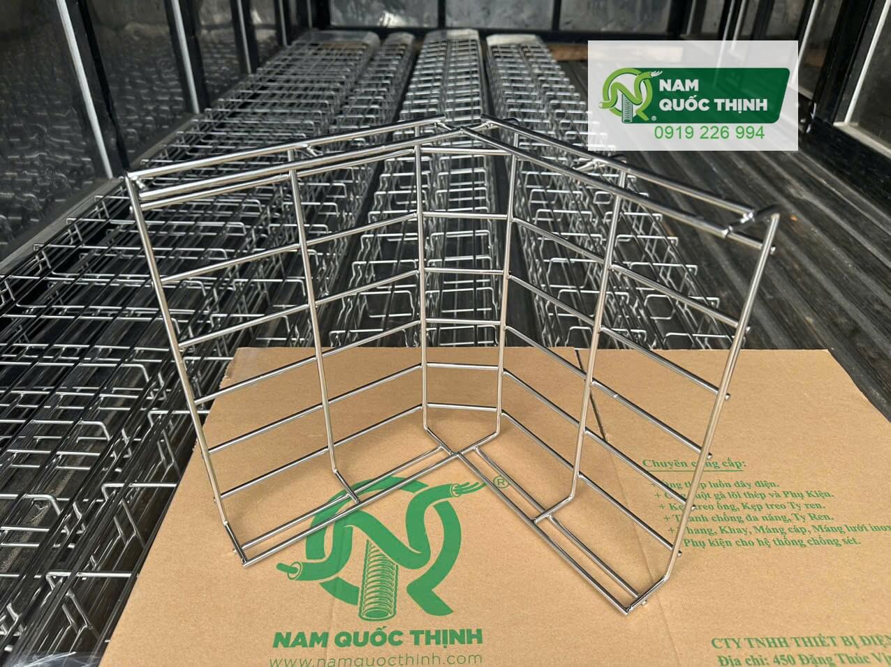 co di len mang cap luoi inox 304 w300 x h50