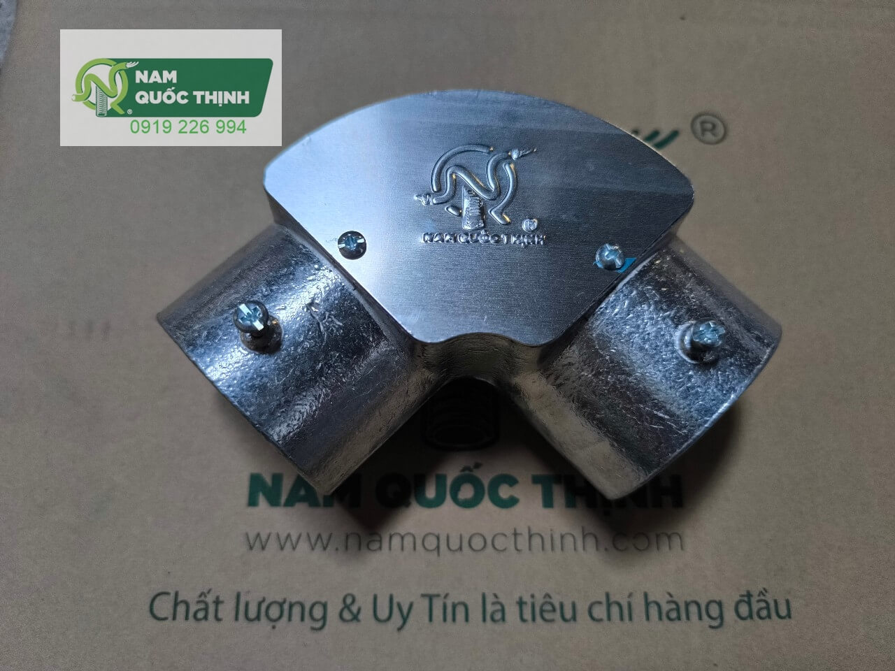 co duc tron 90 do ong thep luon cap emt ma kem tron d25 mm