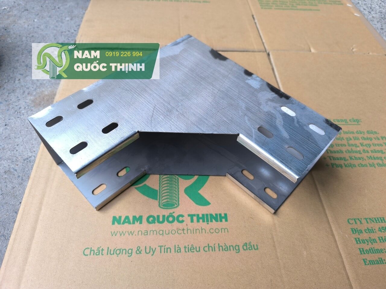co dung mang cap inox 304 100x100x1.2 mm