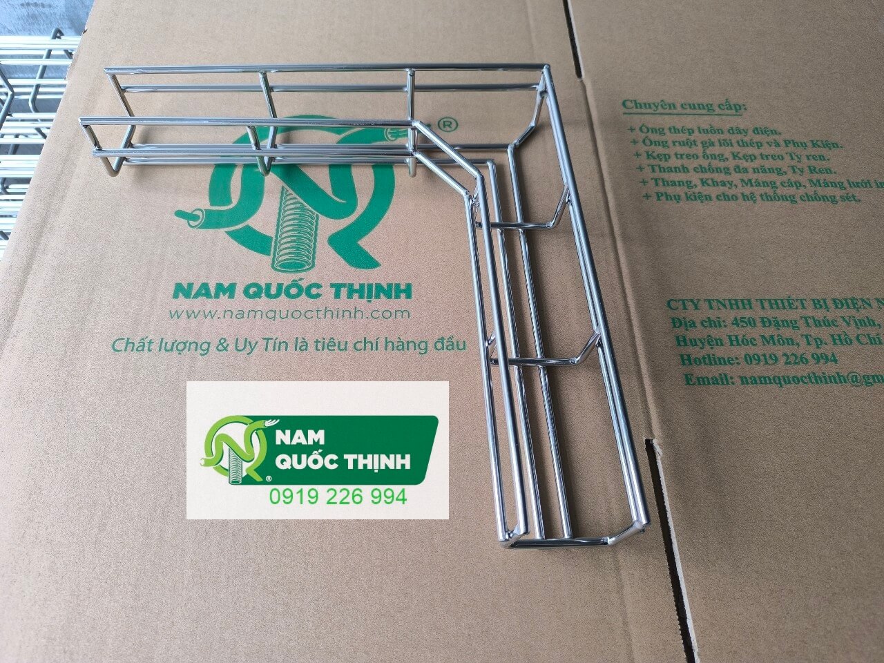 co goc vuong 90 do mang luoi inox 304 50x50