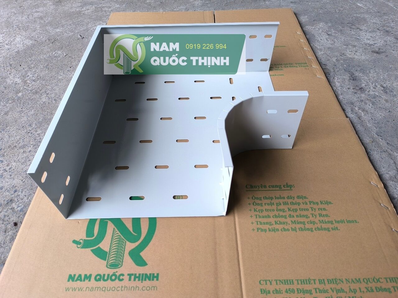 co goc vuong khay cap cable tray dot lo 300x150 mm 1 li 2 kem nhan