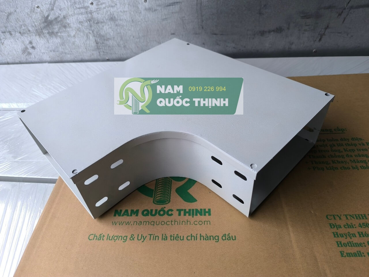 co ngang 90 do mang trunking trang sua 200x100 mm 1 ly 2