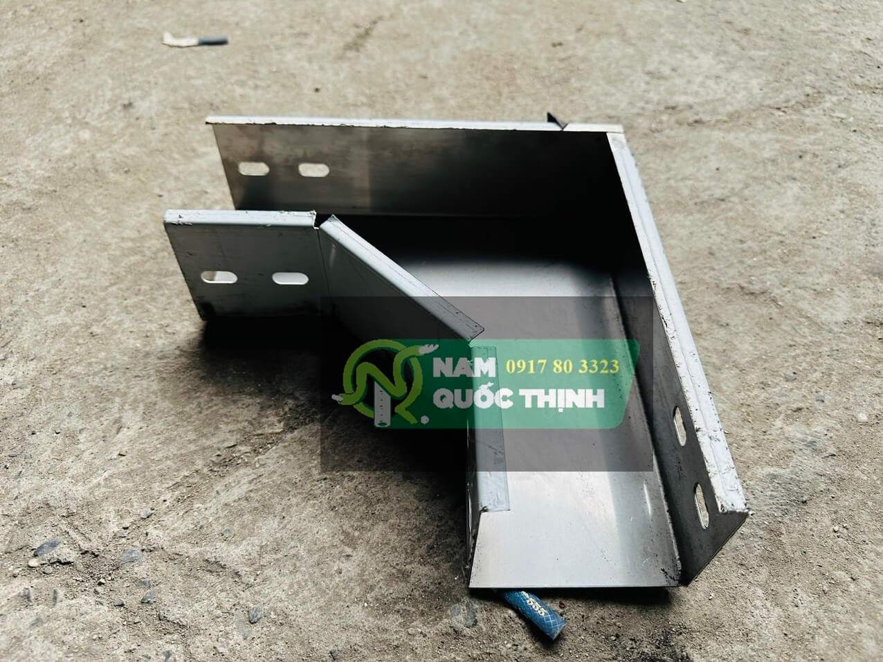 co ngang goc vuong mang cap trunking inox 304 150x100 mm 1 li 2