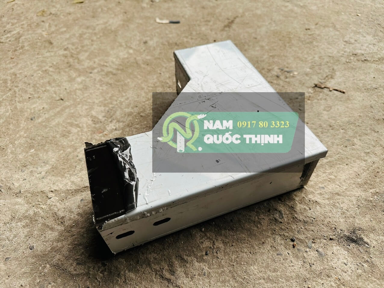 co ngang mang cap dien inox 304 150x100 mm 1 ly 2 co nap day