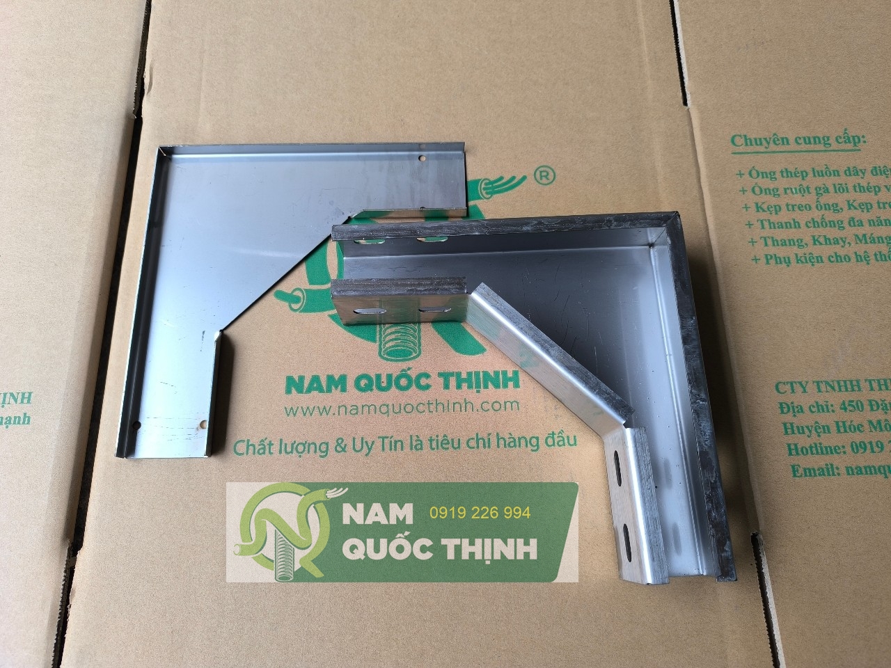 co ngang mang cap inox 50x50 1 ly