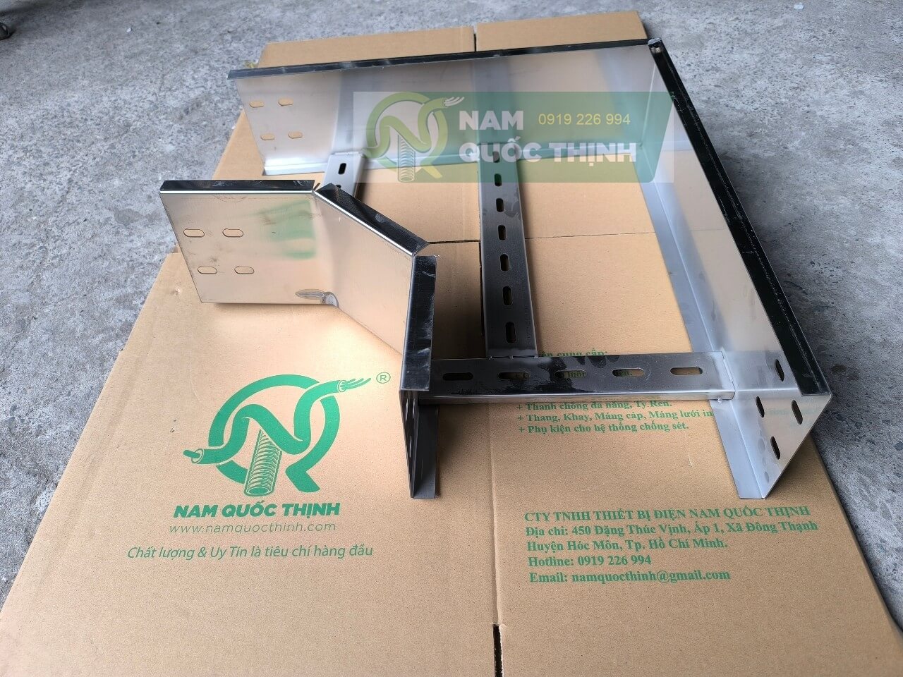 co noi 90 do thang cap ladder inox 300x150 mm 1 ly 2
