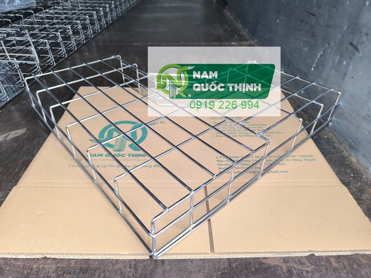 co noi 90 noi mang cap luoi inox 300x100x5 mm