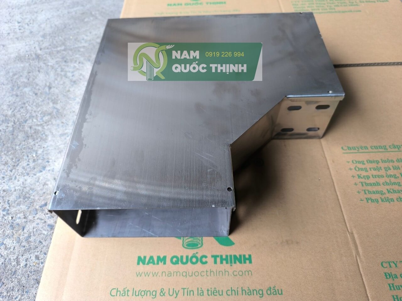 co noi goc vuong mang dien inox 304 w200xh100 mm 1 li 2