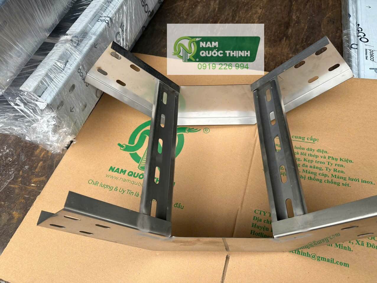 co noi huong xuong thang cap cable ladder inox 300x100 mm 1 ly 2
