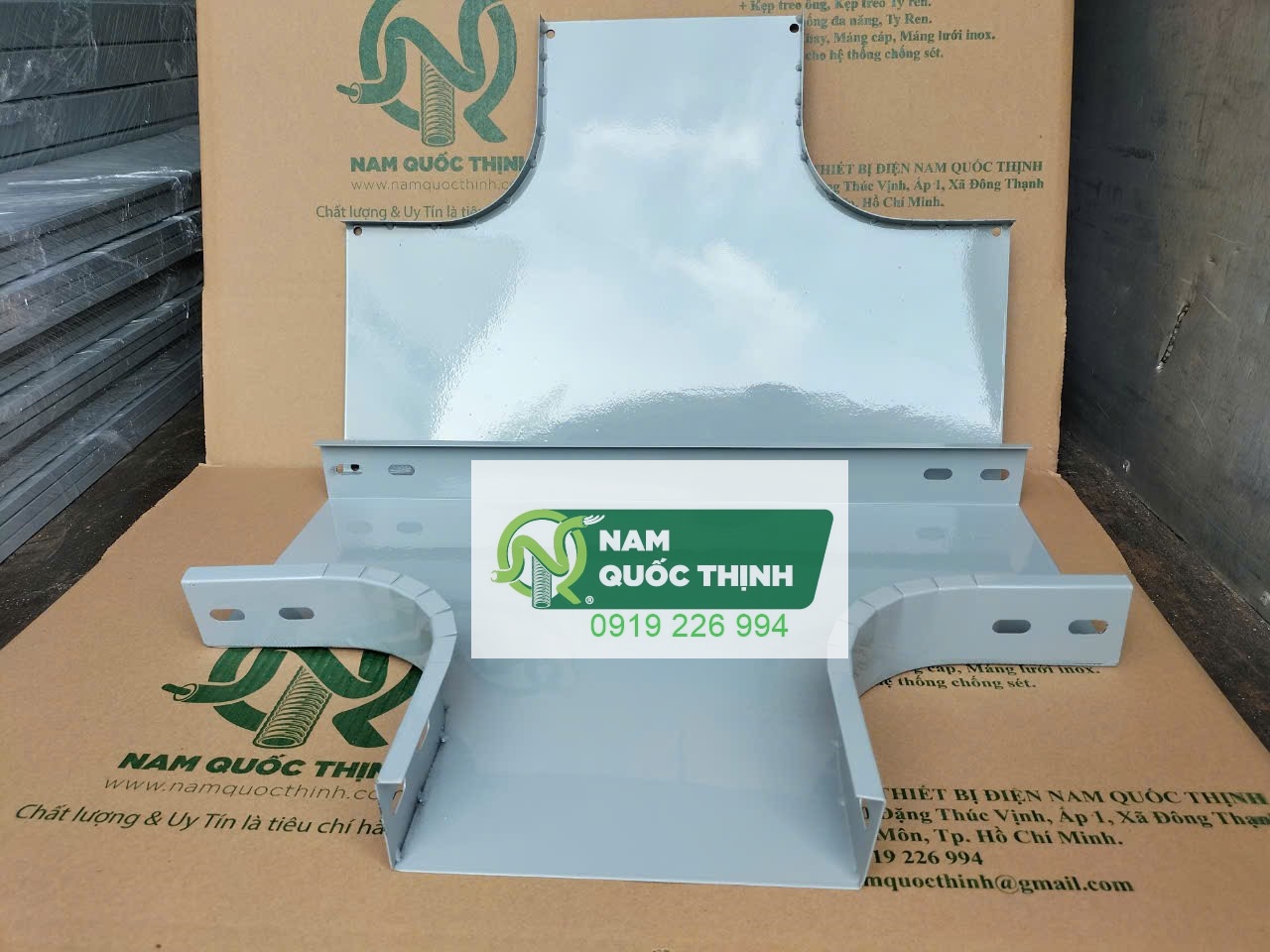 co te 3 nga khay cap mau xam 150x50x1.2 mm