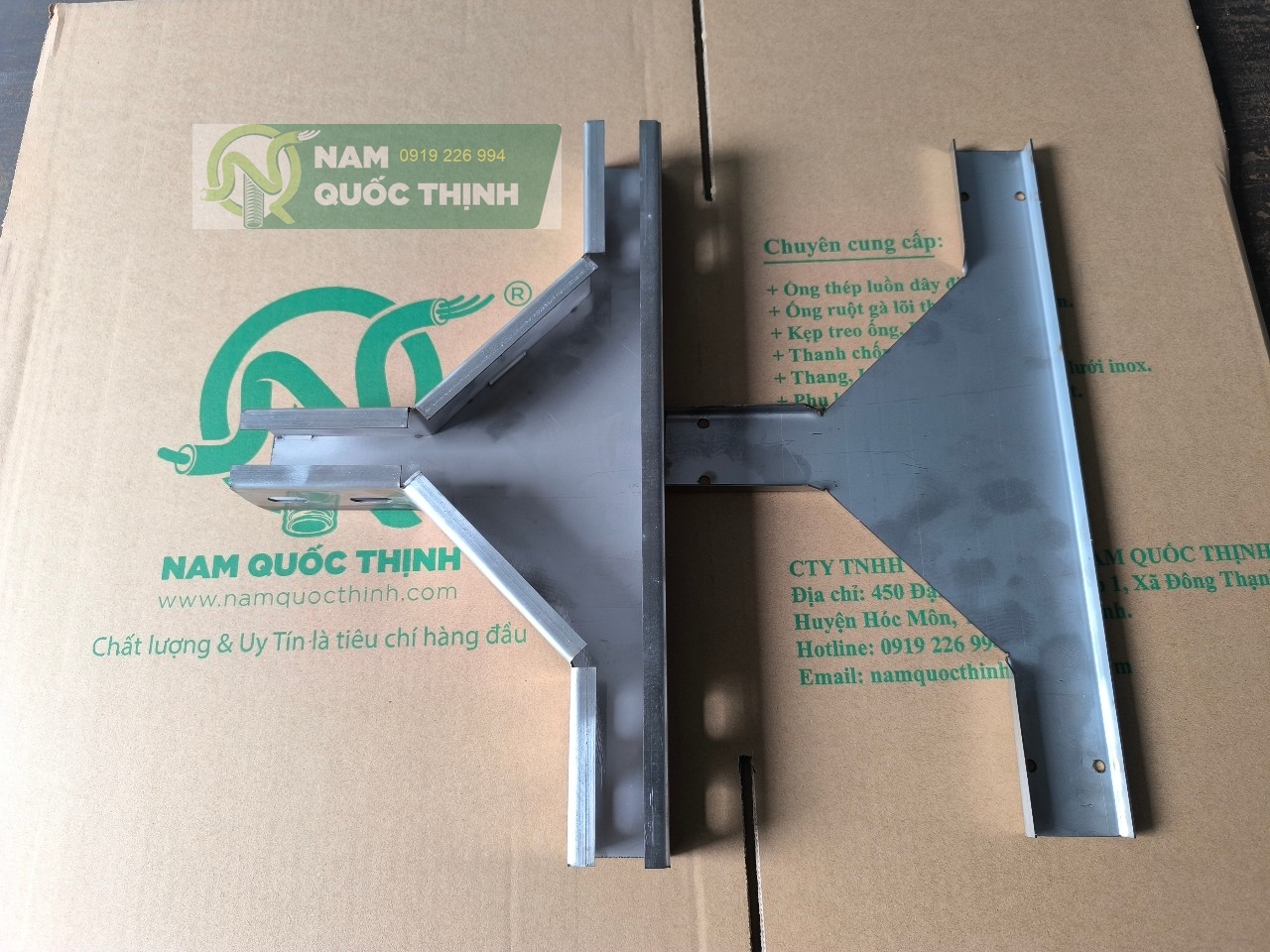 co te 3 nga mang cap trunking inox 40x40 mm 1 ly