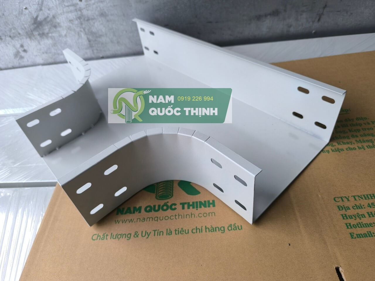 co te mang cap mau trang 200x100x1.2 mm