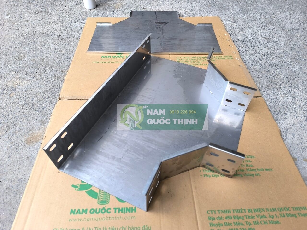 co tee 3 nga mang cap dien inox 304 thep khong gi 250x100x100x1.2 mm
