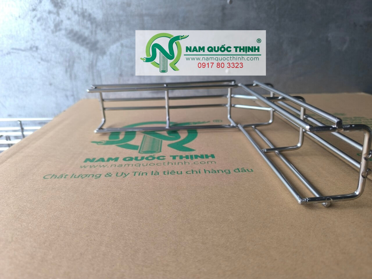 co xuong mang cap dang luoi inox 50x50 mm