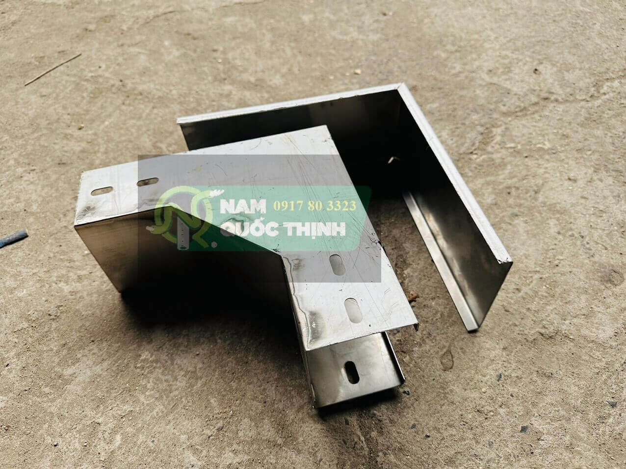 co xuong mang cap trunking inox 304 100x75 mm 1 ly 2