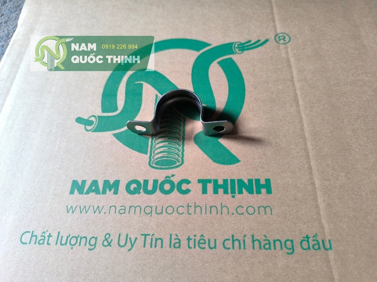 cum ong omega inox 304 khong de 34 mm bulong m8