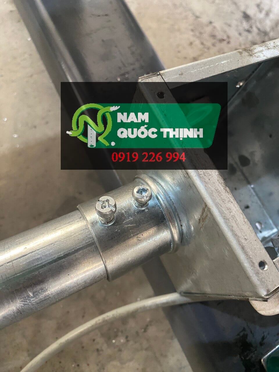 dau noi ong thep luon day dien emt vao pullbox thép
