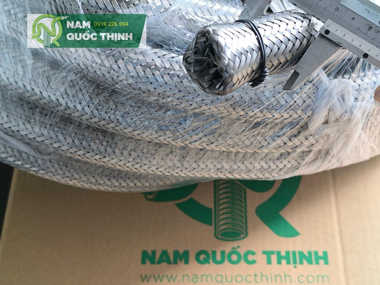 duong kinh ngoai ong ruot ga kem boc luoi thep khong gi 304 phi 32 mm