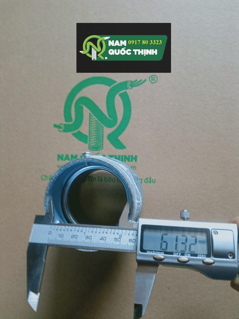 duong kinh trong ruot ga loi thep boc nhua va ong thep tron emt 2 inch