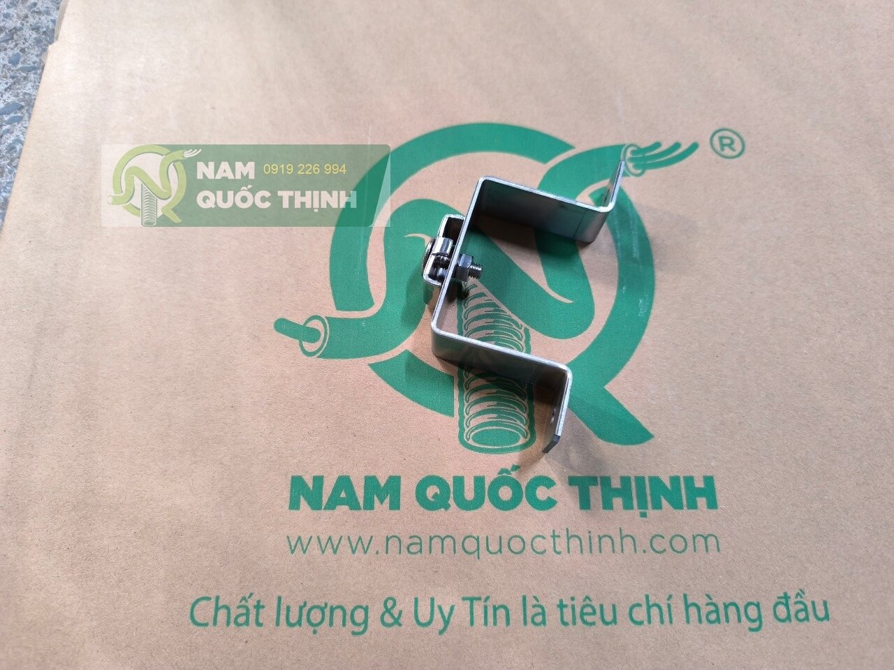 gia do mang cap dang luoi inox 304 50x50