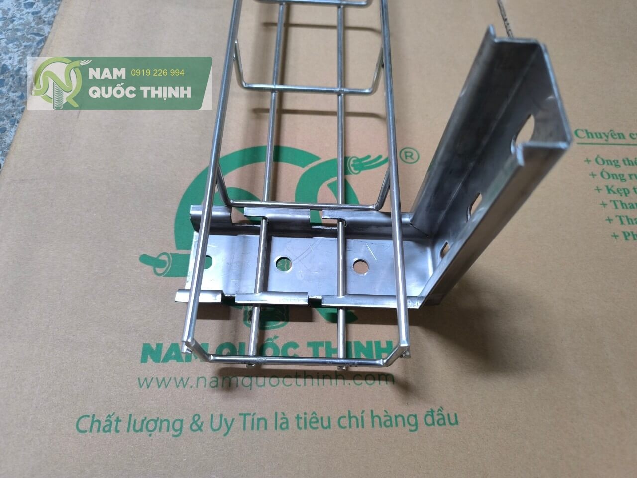 gia do mang dien luoi inox 100x50 mm