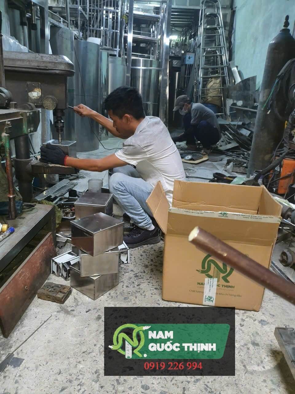 hop box thep pullbox inox 150x150x100 dang khoan lo lap camera