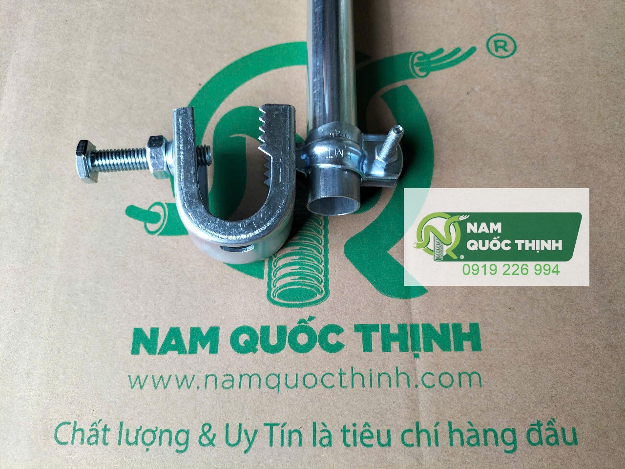 kep ca sau treo ong thep luon day dien emt d25