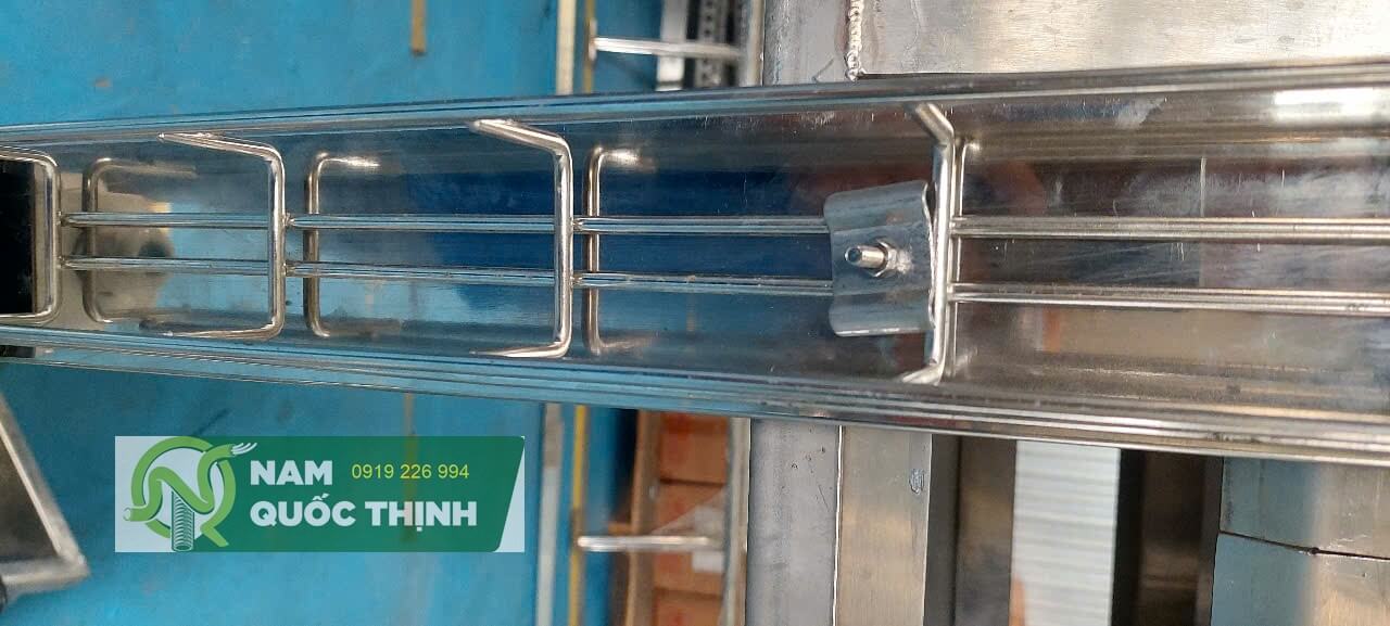 kep giu canh day mang luoi inox W50