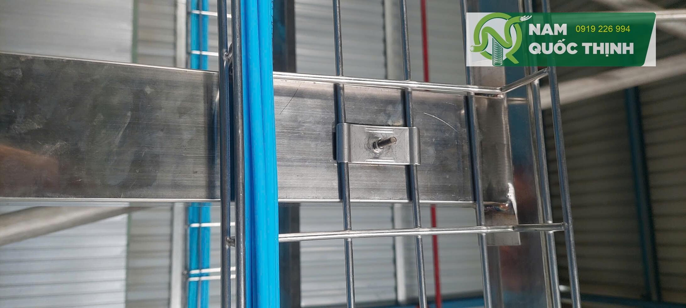 kep giu trung tam mang luoi inox 304 W100