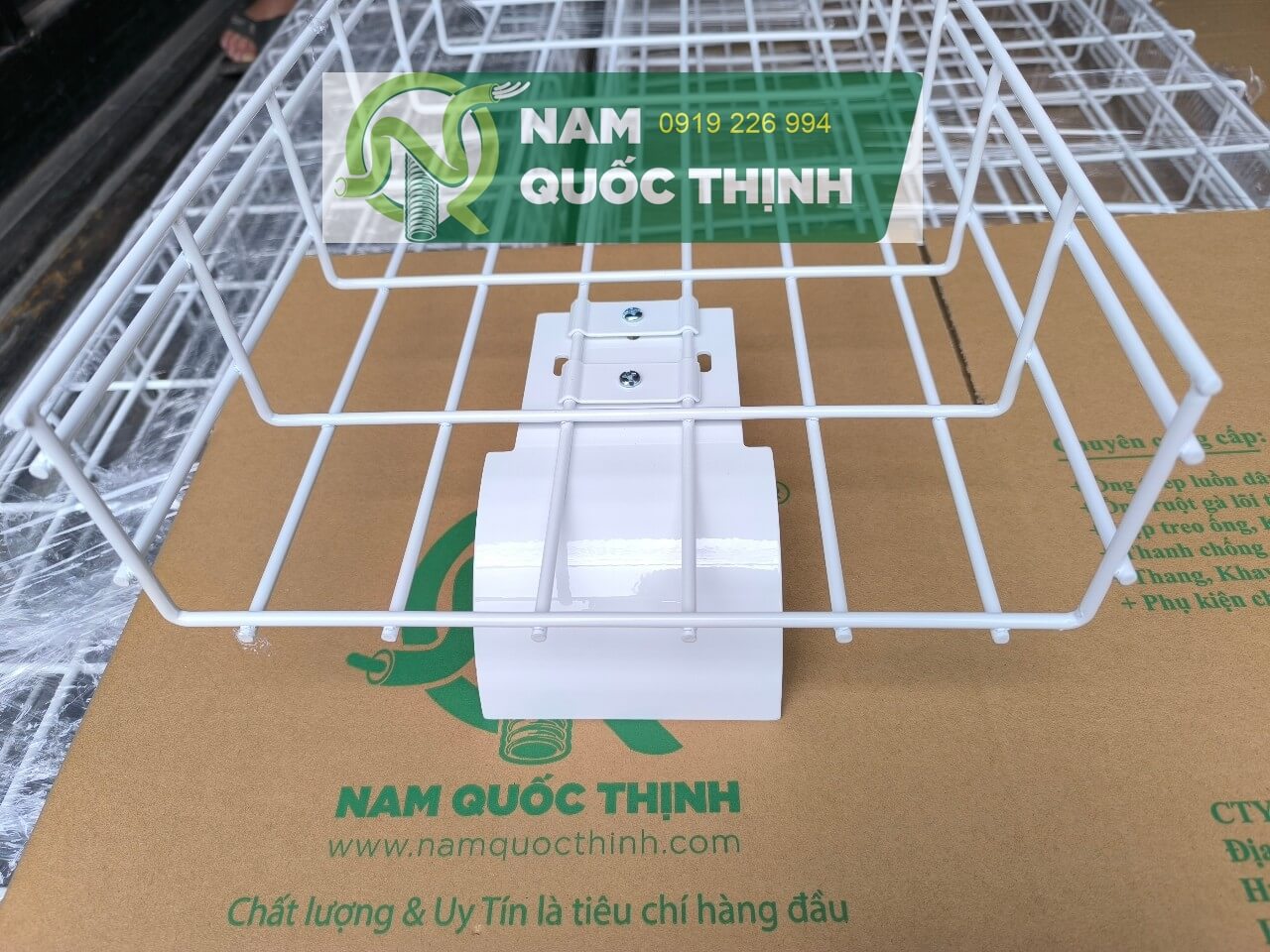 kep giu trung tam mang luoi son tinh dien 300x100