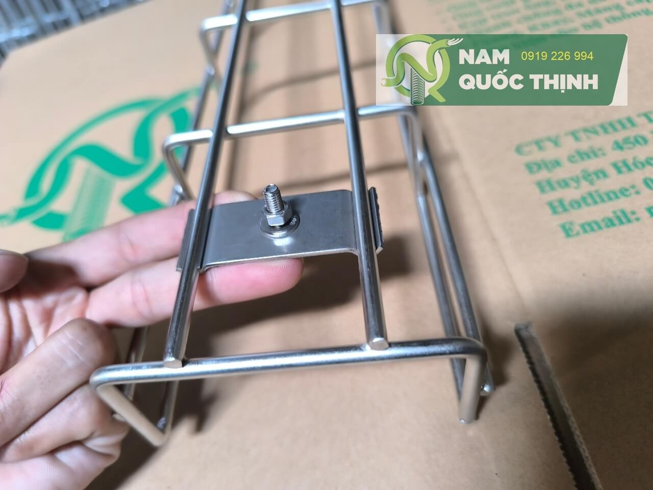 kep giu trung tam tam mang luoi inox w100 nam quoc thinh