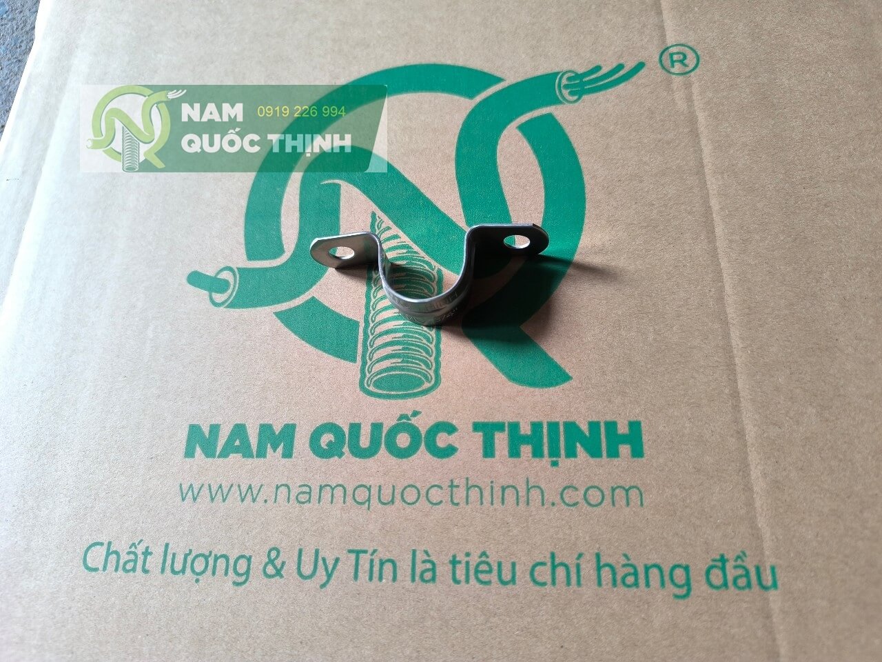 kep omega khong de inox 304 d27