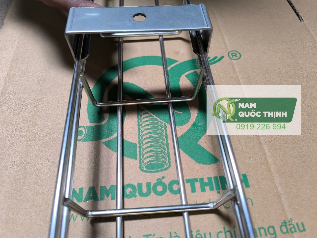 kep treo mang luoi inox W100 x H50