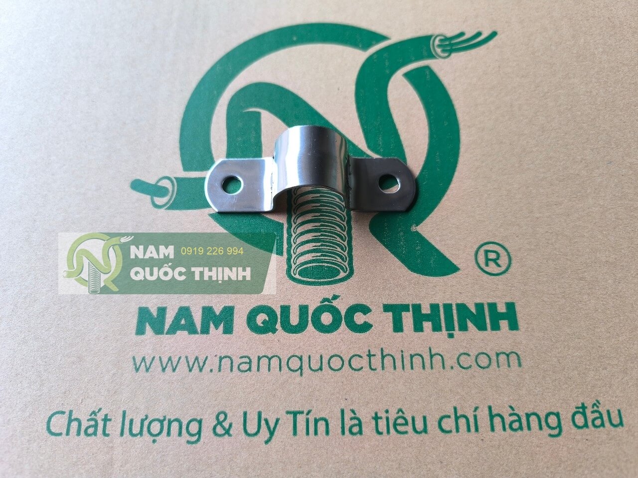 kep treo ong khong de thep khong gi inox 27 mm lo bulong 8 mm