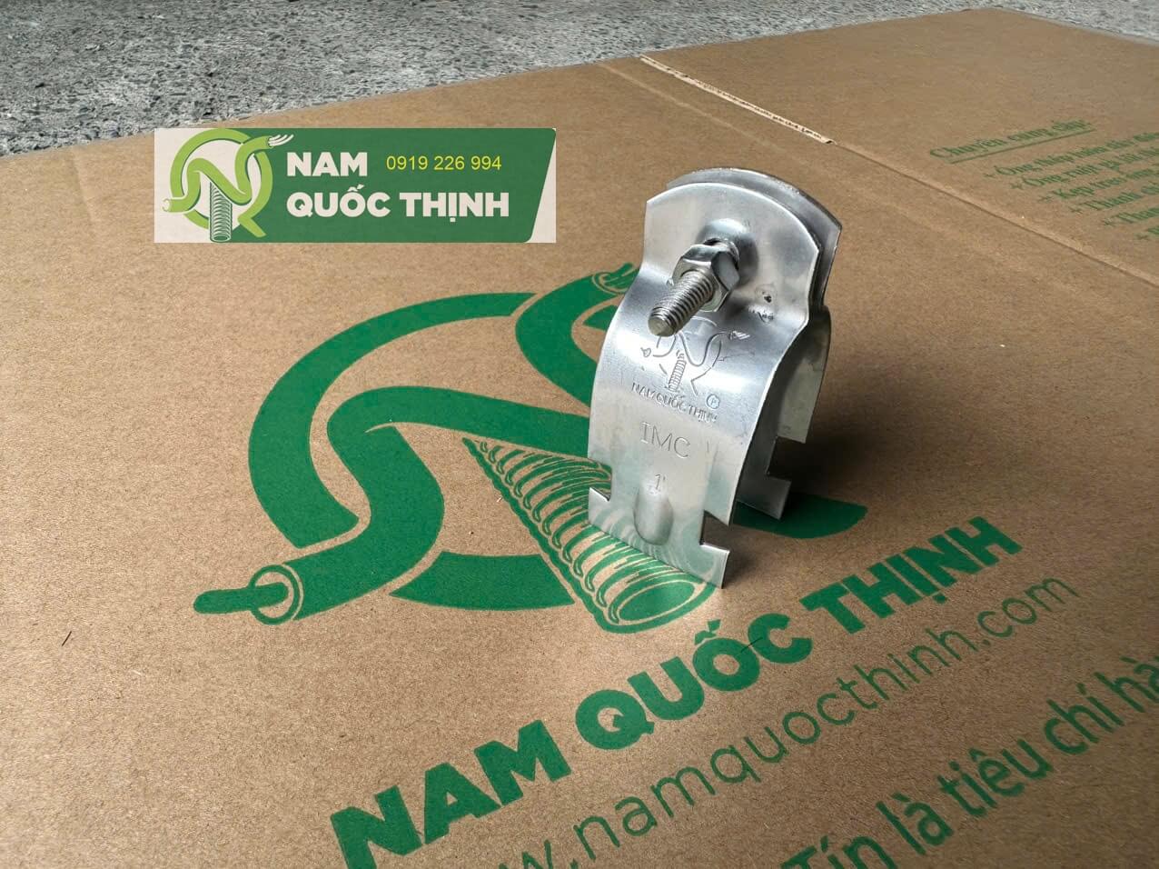 kep treo ong thep luon day dien gi imc 1 inch phi 32 mm inox 304 voi unistrut channel